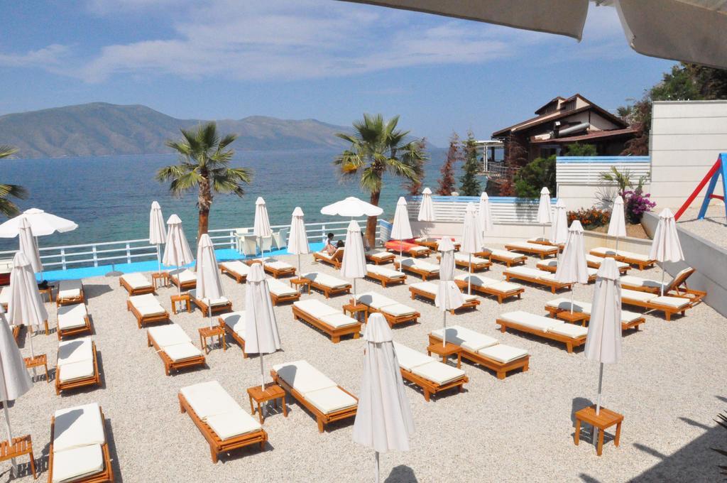 Coral Hotel & Resort Radhime Bagian luar foto