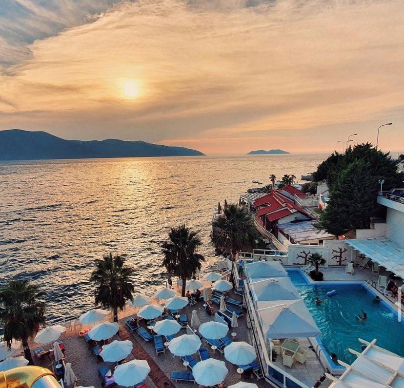 Coral Hotel & Resort Radhime Bagian luar foto