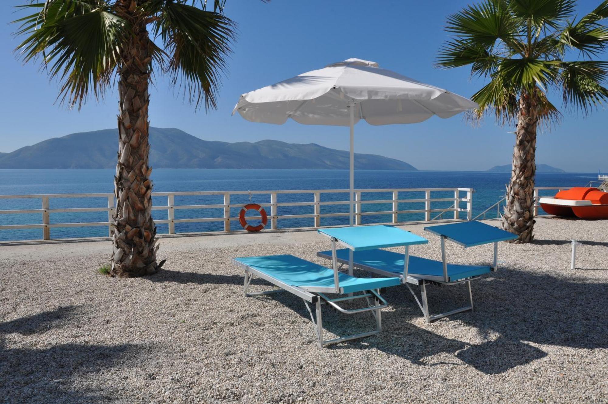 Coral Hotel & Resort Radhime Bagian luar foto