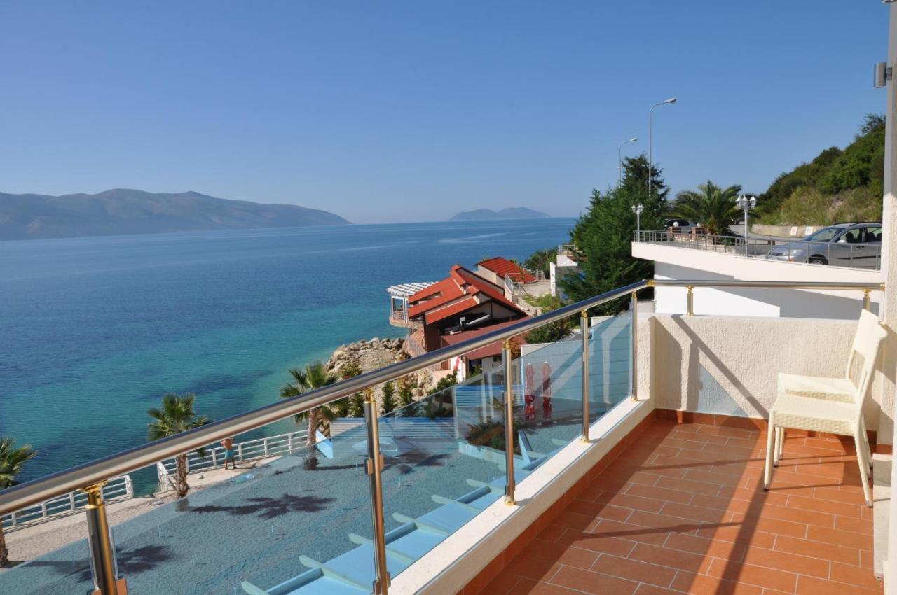 Coral Hotel & Resort Radhime Bagian luar foto