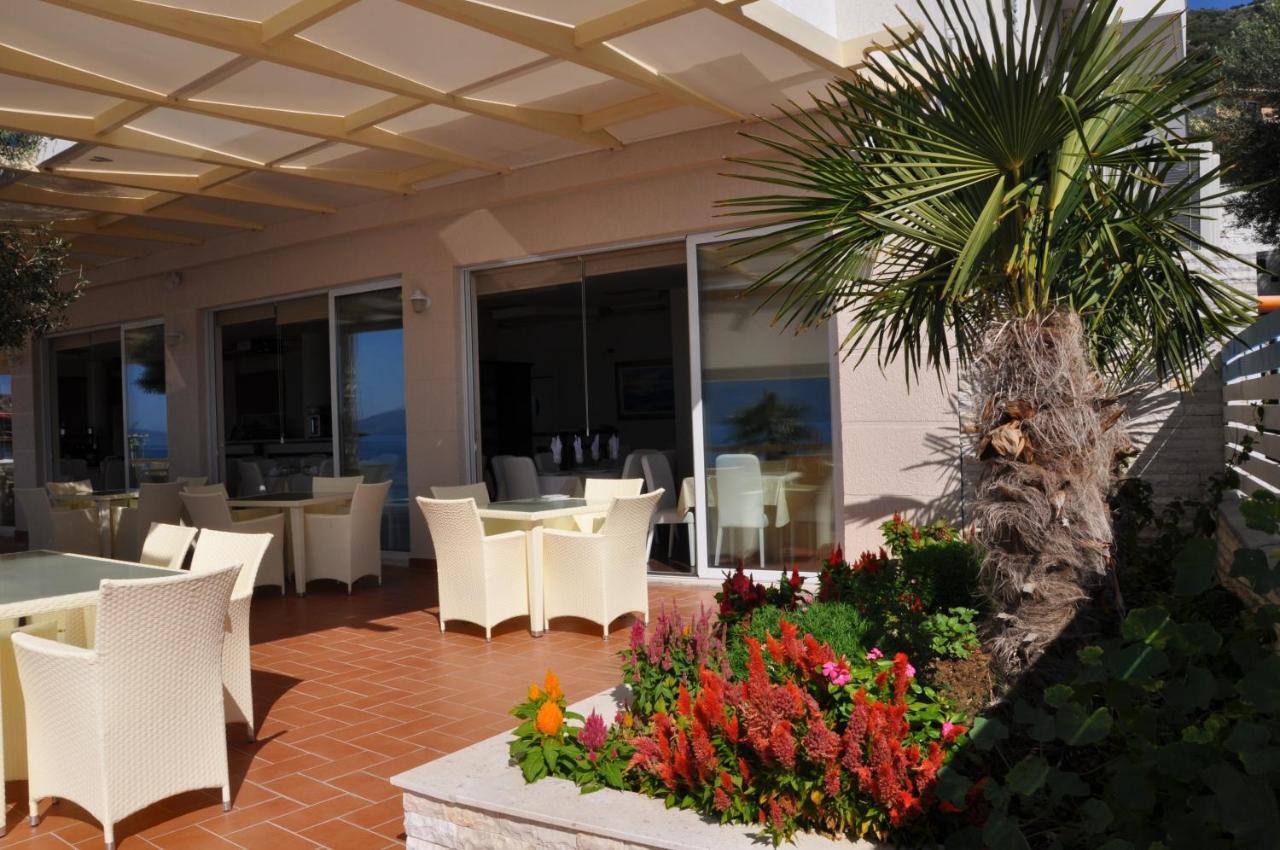 Coral Hotel & Resort Radhime Bagian luar foto
