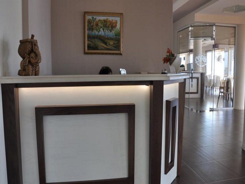 Coral Hotel & Resort Radhime Bagian luar foto